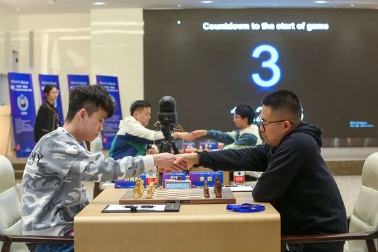 她越是哭求他越是狠